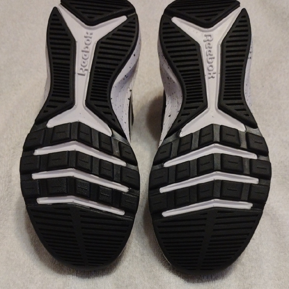 Reebok Black and White Sneakers Modern Athletic Design - Picture 4 of 5